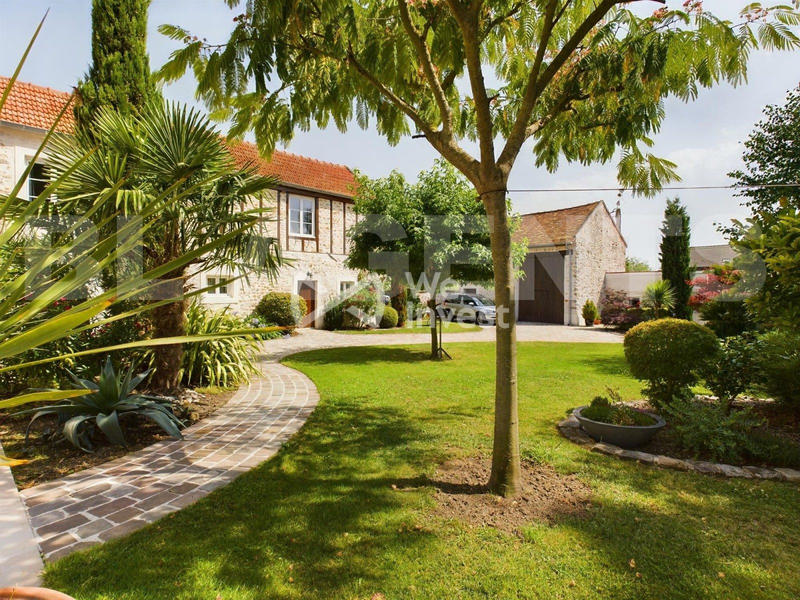 Maison - 294 m² - 9 pièces