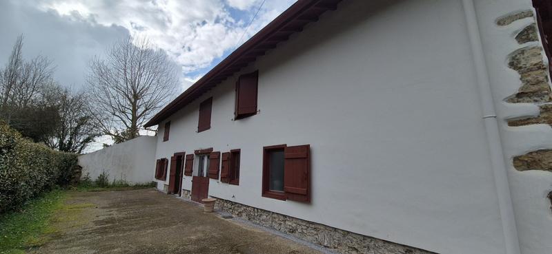 Maison - 248 m² - 8 pièces