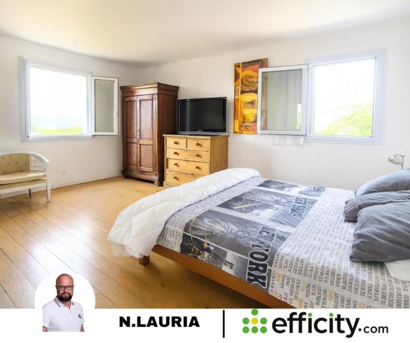 Maison - 180 m² - 8 pièces