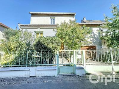 Maison - 90 m² - 6 pièces