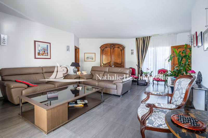 Maison - 204 m² - 7 pièces