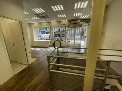 Local commercial - 128 m² - 3 pièces
