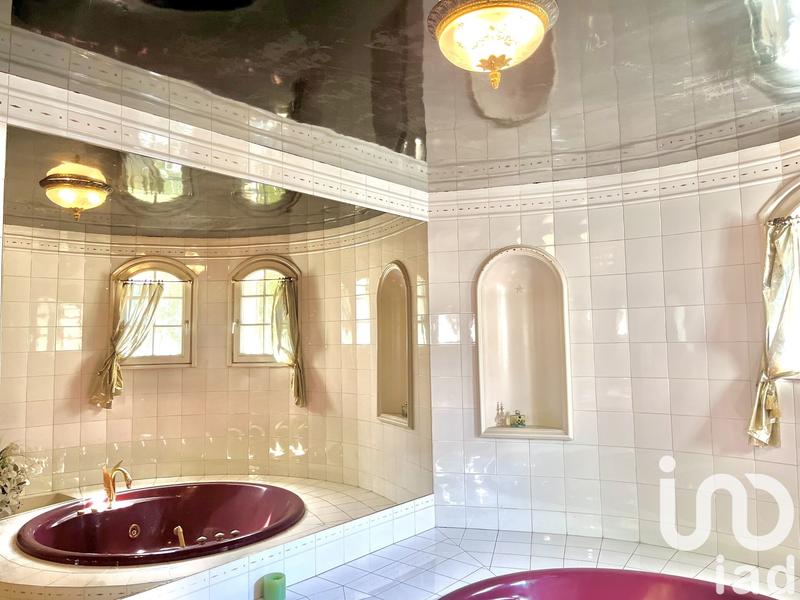 Maison - 334 m² - 9 pièces