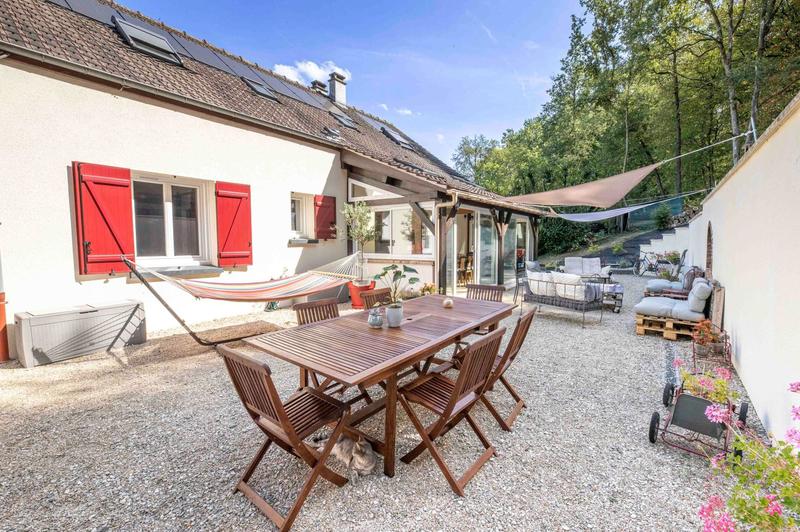 Maison - 245 m² - 8 pièces