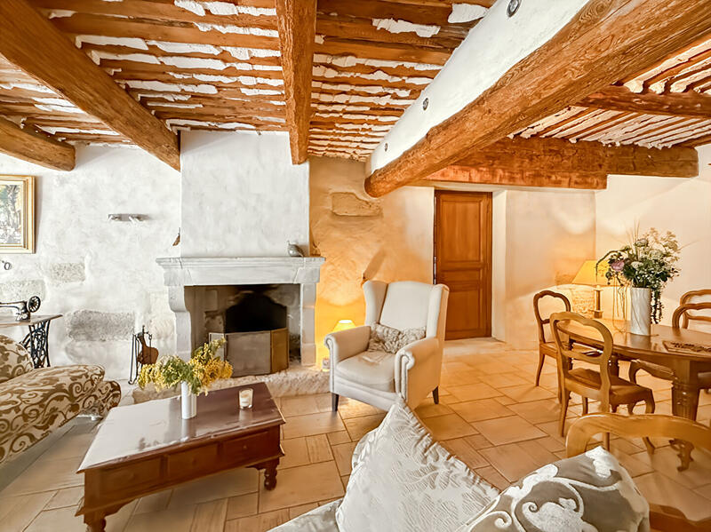 Maison - 1 000 m² - 6 pièces