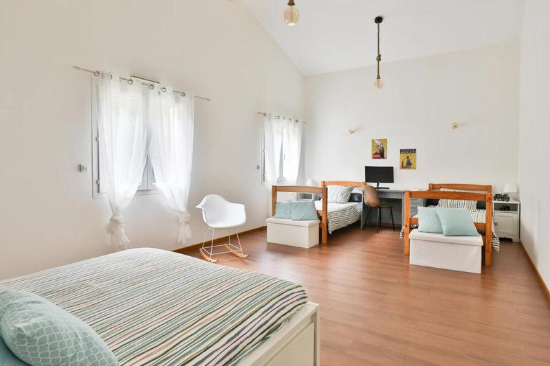 Maison - 220 m² - 5 pièces