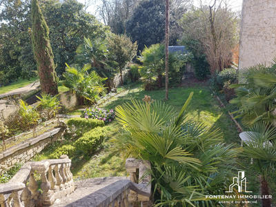 Maison - 385 m² - 10 pièces