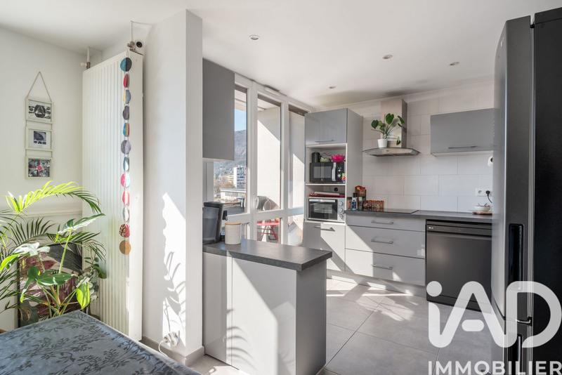 Appartement - 94 m² - 5 pièces