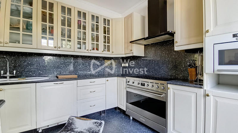 Maison - 295 m² - 10 pièces