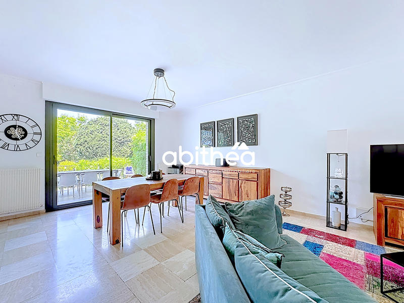 Maison - 220 m² - 9 pièces