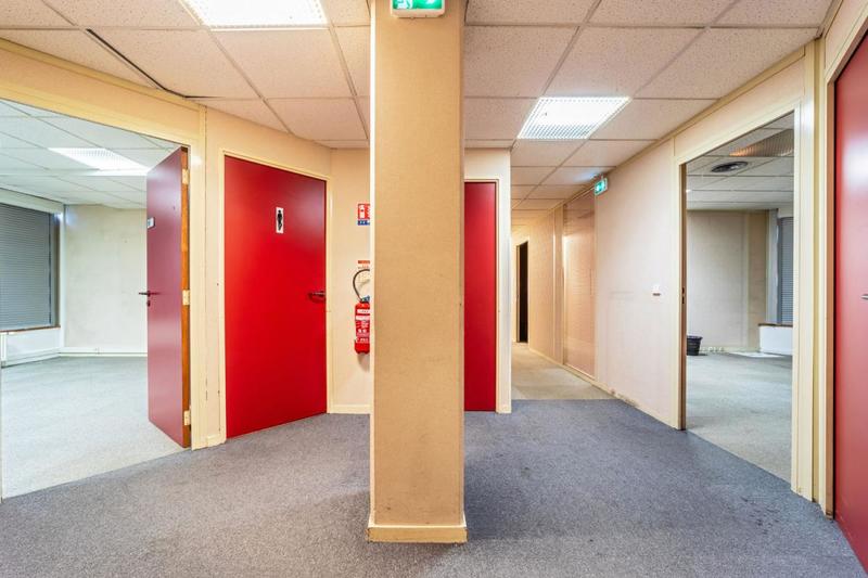 Bureau - 1 636 m²