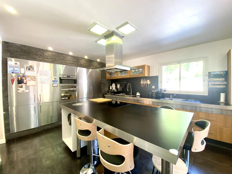 Maison - 264 m² - 9 pièces