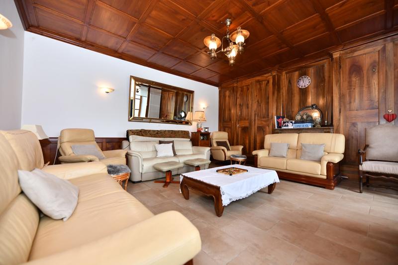 Maison - 302 m² - 8 pièces