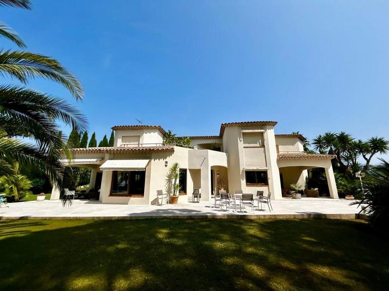 Villa - 241 m²