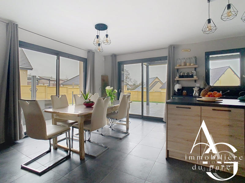 Maison traditionnelle - 113 m² - 6 pièces