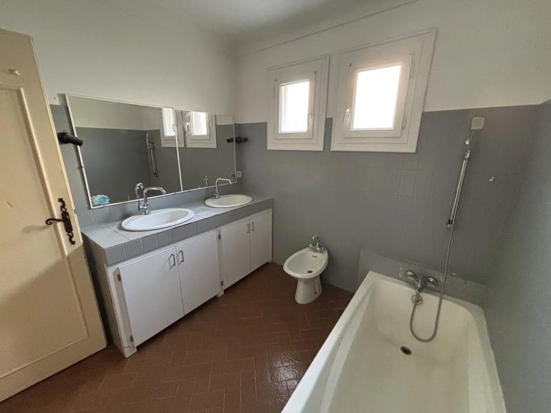 Maison - 254 m² - 12 pièces