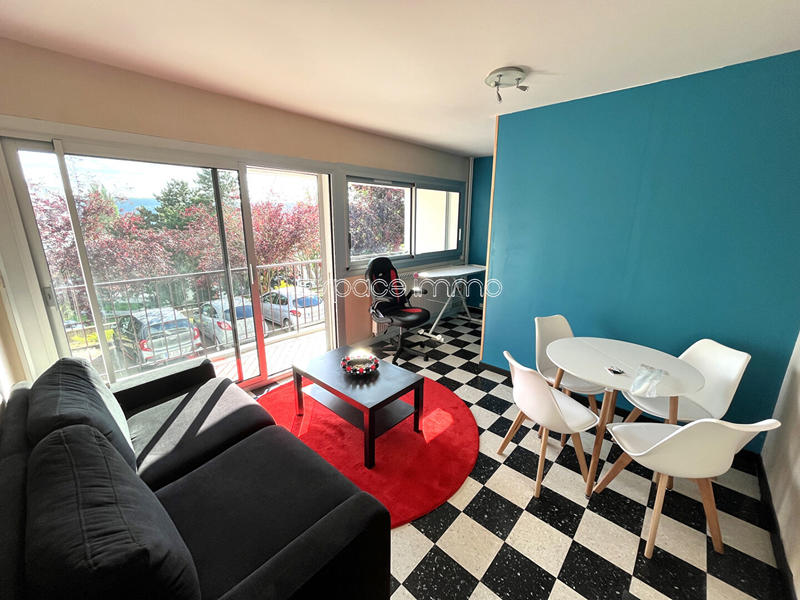 Chambre - 77 m² - 5 pièces