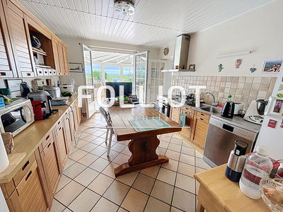 Maison - 170 m² - 9 pièces