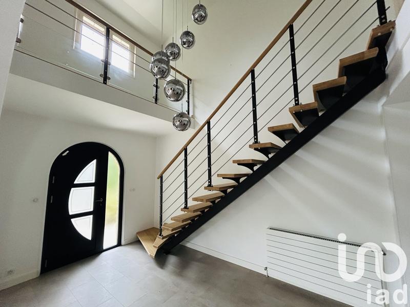 Maison - 216 m² - 8 pièces