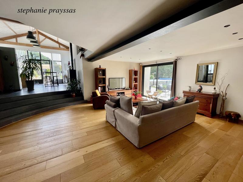 Maison - 200 m² - 6 pièces