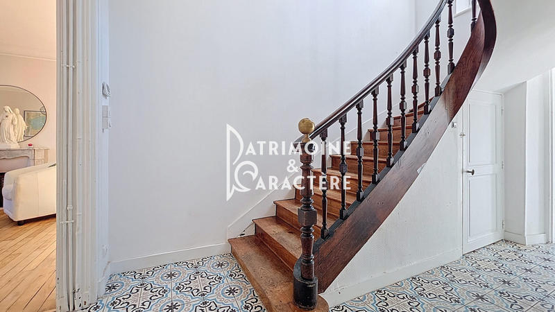 Maison - 213 m² - 11 pièces