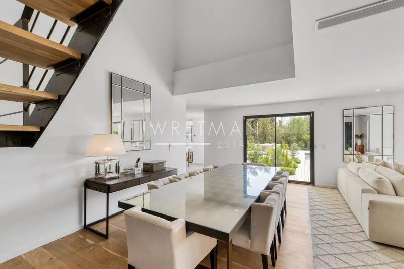 Villa - 222 m² - 6 pièces