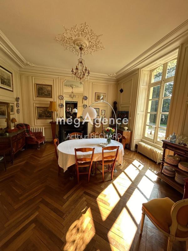 Maison - 400 m² - 16 pièces