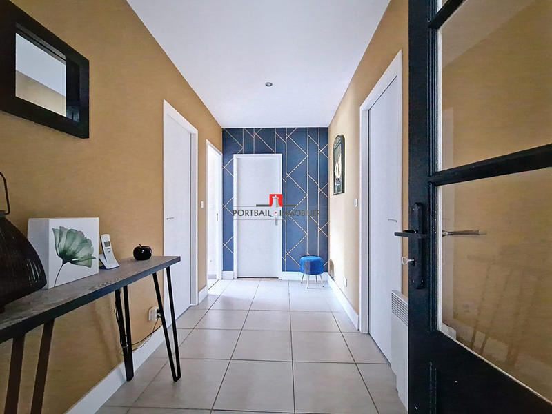 Maison contemporaine - 186 m² - 6 pièces