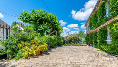 Maison ancienne - 300 m² - 9 pièces