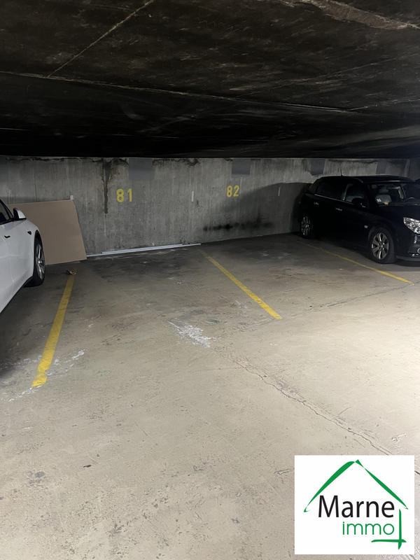 Parking / Garage - 12 m²