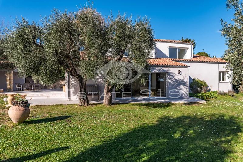 Villa - 225 m² - 6 pièces
