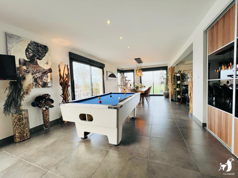 Maison - 255 m² - 7 pièces