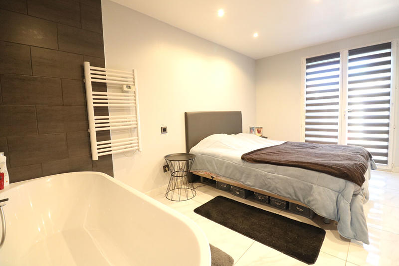 Maison - 197 m² - 8 pièces