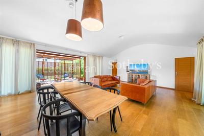 Maison - 238 m² - 8 pièces