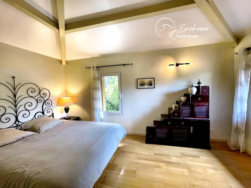 Maison - 230 m² - 6 pièces