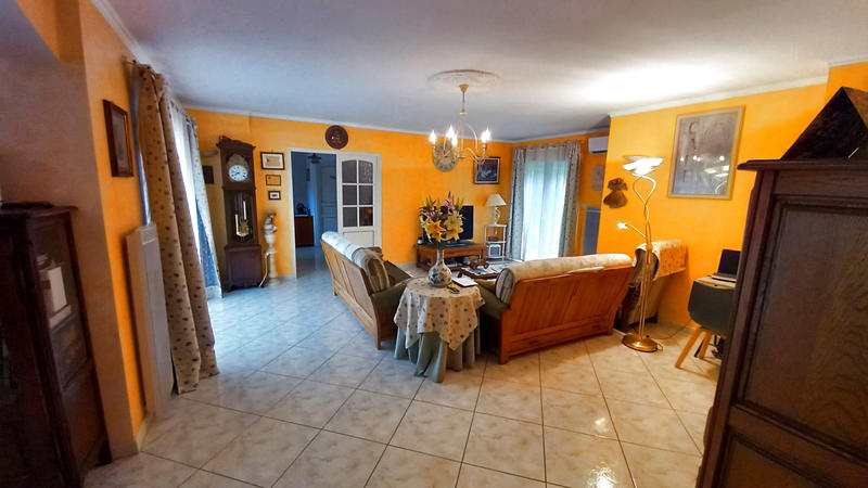 Villa - 137 m² - 6 pièces