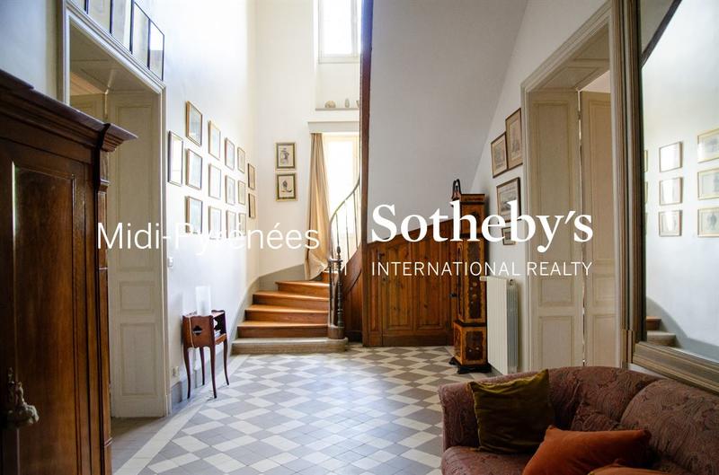 Maison - 580 m² - 16 pièces