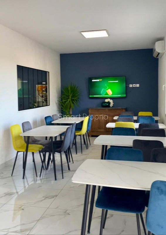 Local commercial - 20 pièces