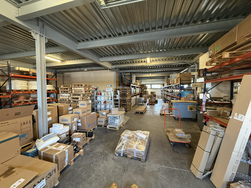 Local d'activités - 376 m²
