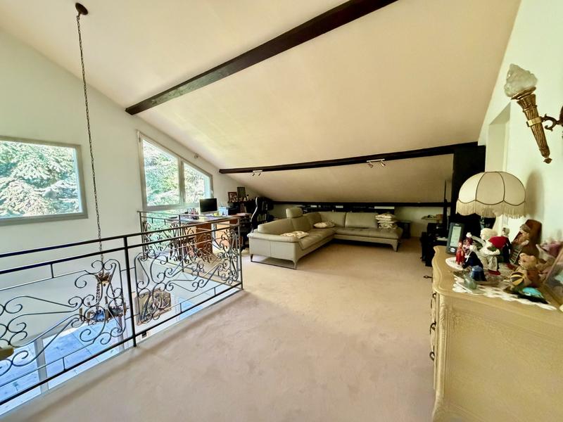 Maison - 269 m² - 8 pièces