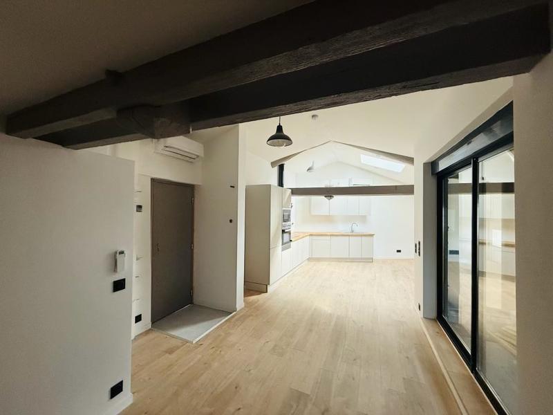 Appartement - 85 m² - 5 pièces