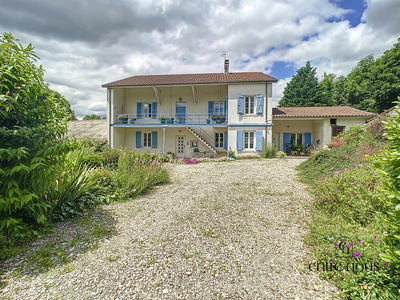 Maison - 254 m² - 9 pièces