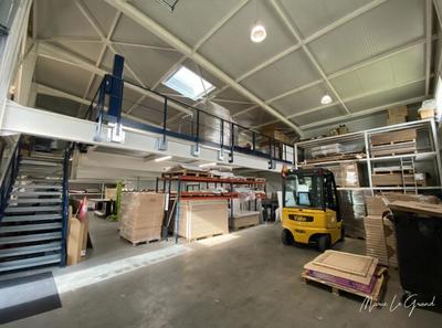 Entrepôt - 822 m²