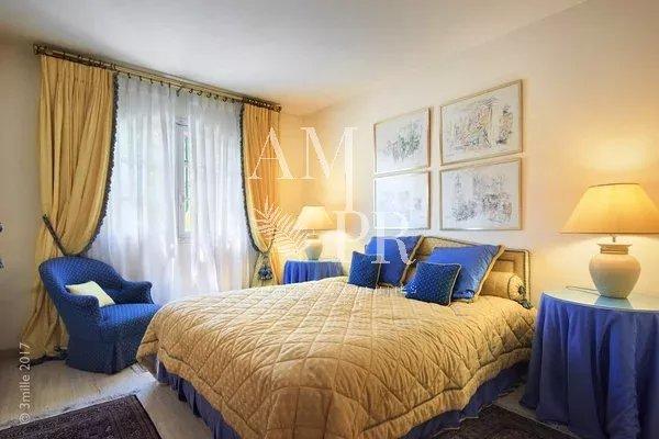 Villa - 230 m² - 5 pièces