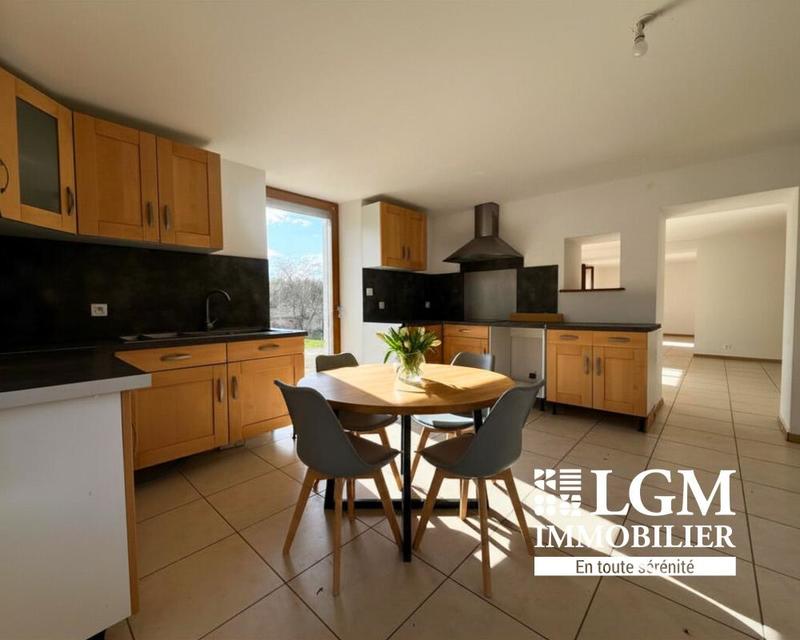 Maison - 244 m² - 4 pièces