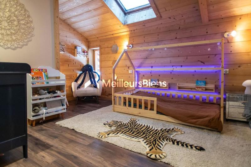 Propriété - 220 m² - 8 pièces