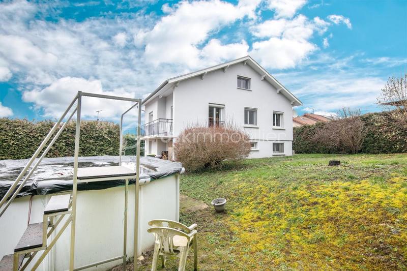 Maison - 141 m² - 8 pièces