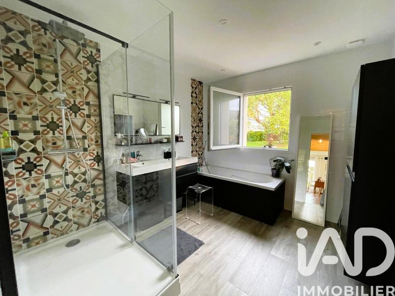 Maison - 245 m² - 8 pièces