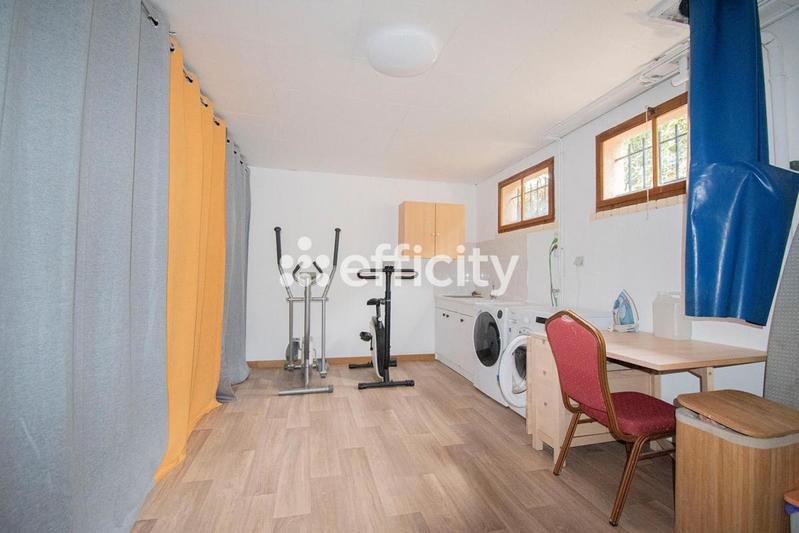 Maison - 201 m² - 9 pièces