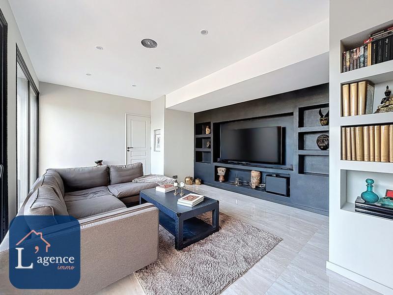 Maison - 202 m² - 8 pièces